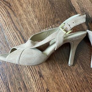 Michale Kors tan 2.5inch heels